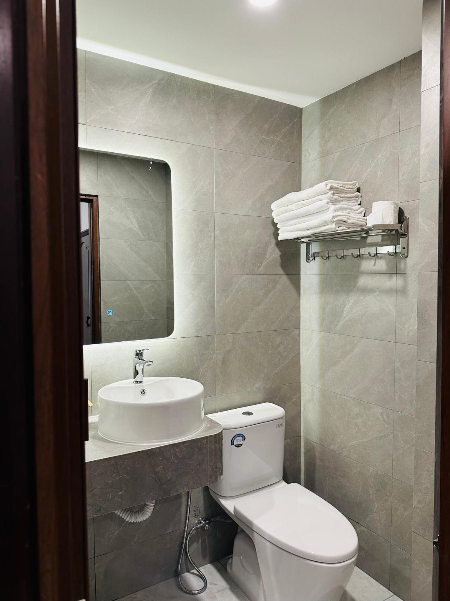 Phuong Nam Hotel An Giang Long Xuyên Exteriör bild